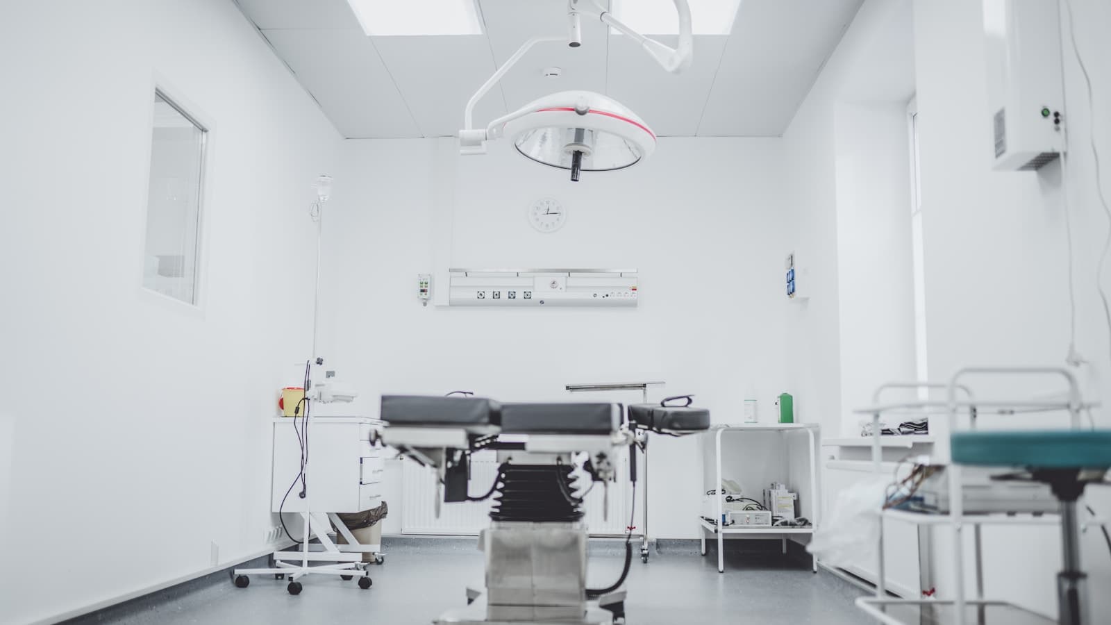Stock photograph of clinical equipment in a healthcare setting; not Northstar Clinic.